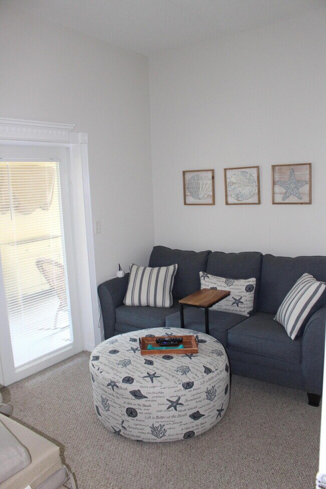 Building Photo - 1150 Town Center Dr