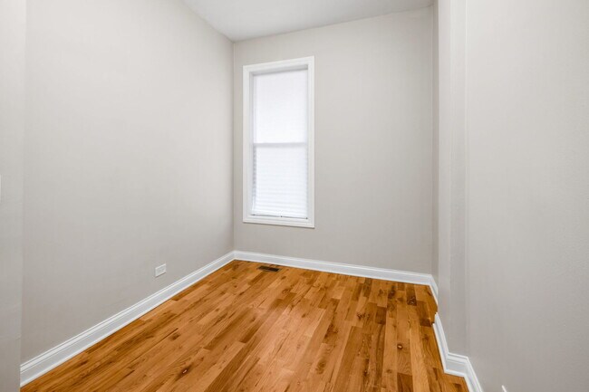 Building Photo - 6609 S Drexel Ave