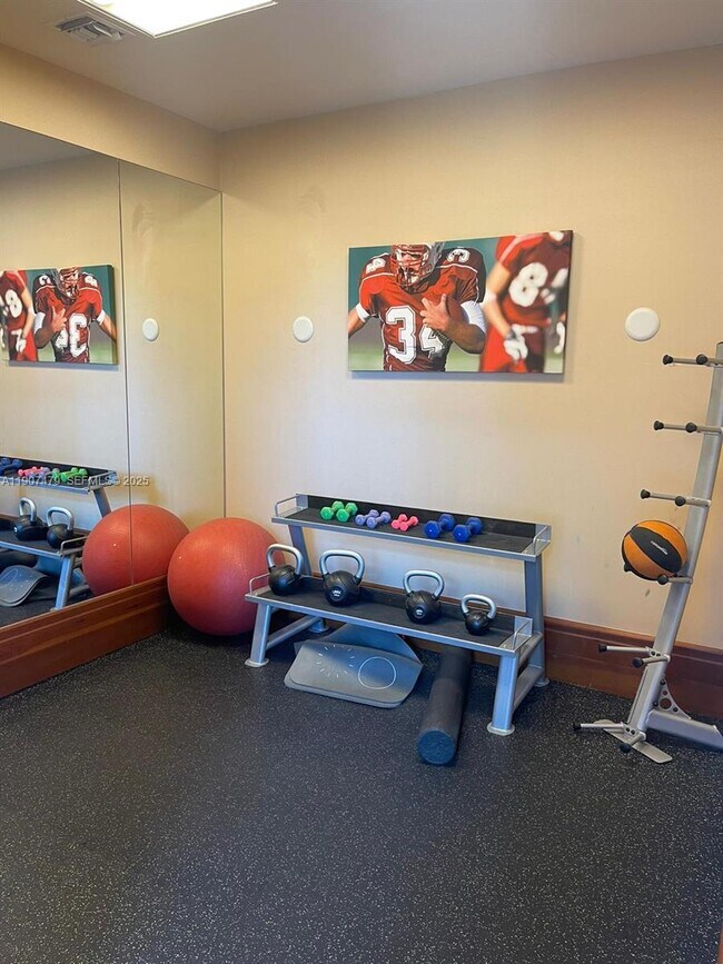 Building Photo - 1050 Brickell Ave