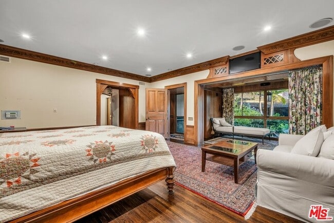 Building Photo - 829 Whittier Dr