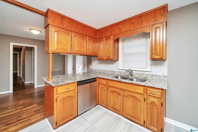 Building Photo - 1301 27th Ave N