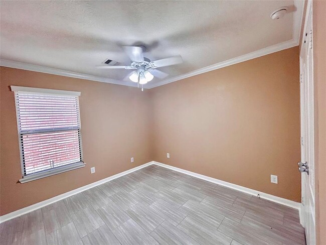 Building Photo - 803 Sweet Flower Dr