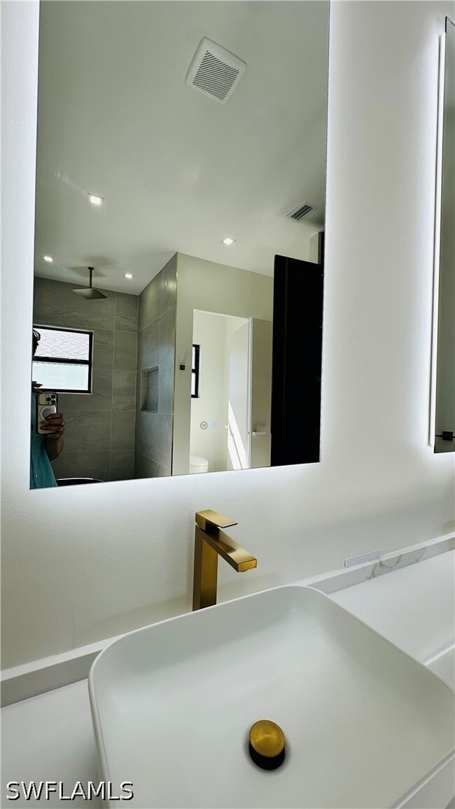 Building Photo - 15482 Viscount Cir