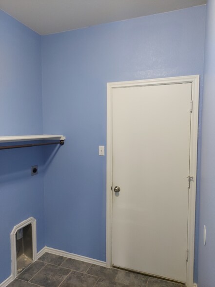 Building Photo - 112 W Vega Ln