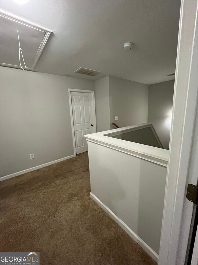 Building Photo - 500 Tulip Ln