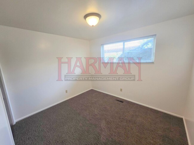 Building Photo - 1127 E 960 S