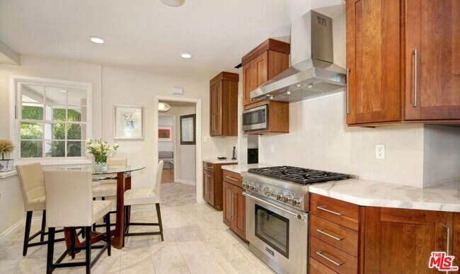 Building Photo - 3076 Earlmar Dr