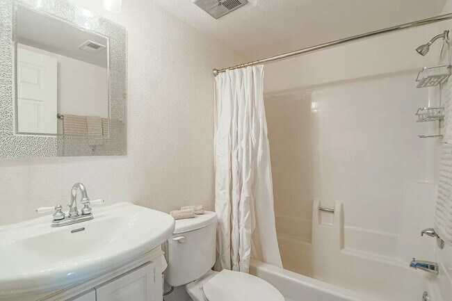 Building Photo - 7474 E Earll Dr