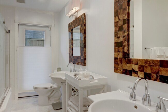 Building Photo - 1802 Lexington St