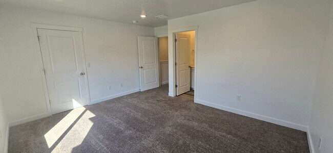 Building Photo - 1208 Summit Ridge Pkwy