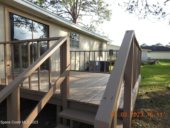 Building Photo - 484 Bridgeport Ave NW