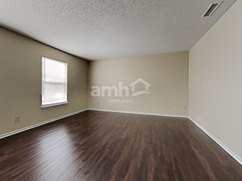 Building Photo - 8450 Ash Grove Dr