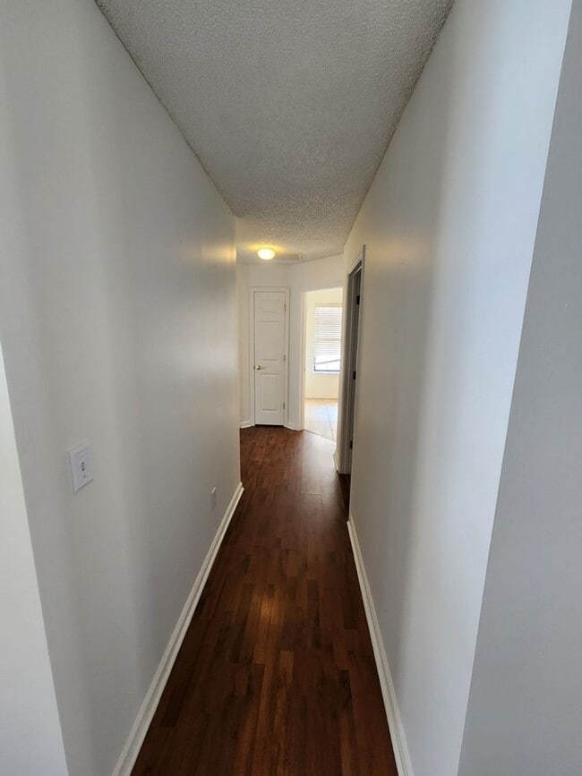 Building Photo - ***HOLIDAY SPECIAL NO RENT FOR DECEMBER*** Beautiful 4 bedroom 2 bath Home