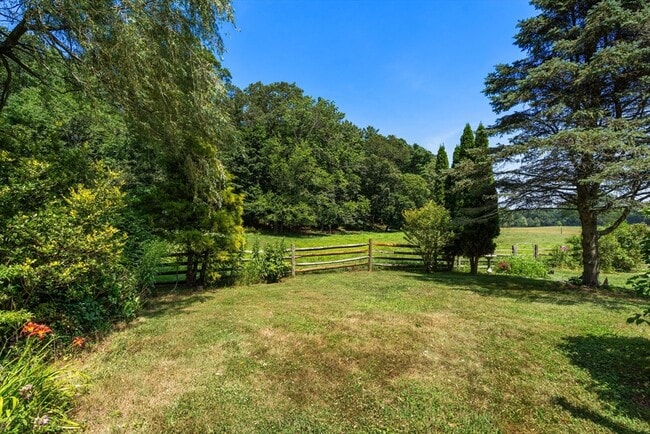 Building Photo - 157 Farm Rd