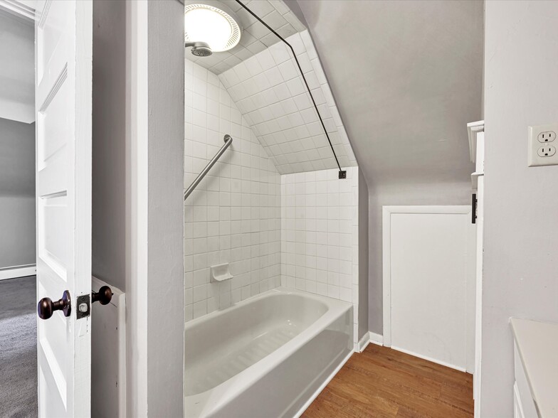 Bathroom - 19 Beechwood Rd