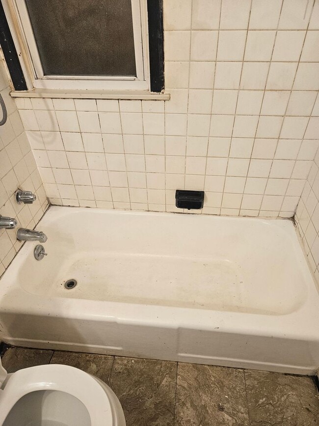 Building Photo - 3 Bedroom 1 Bath Ranch