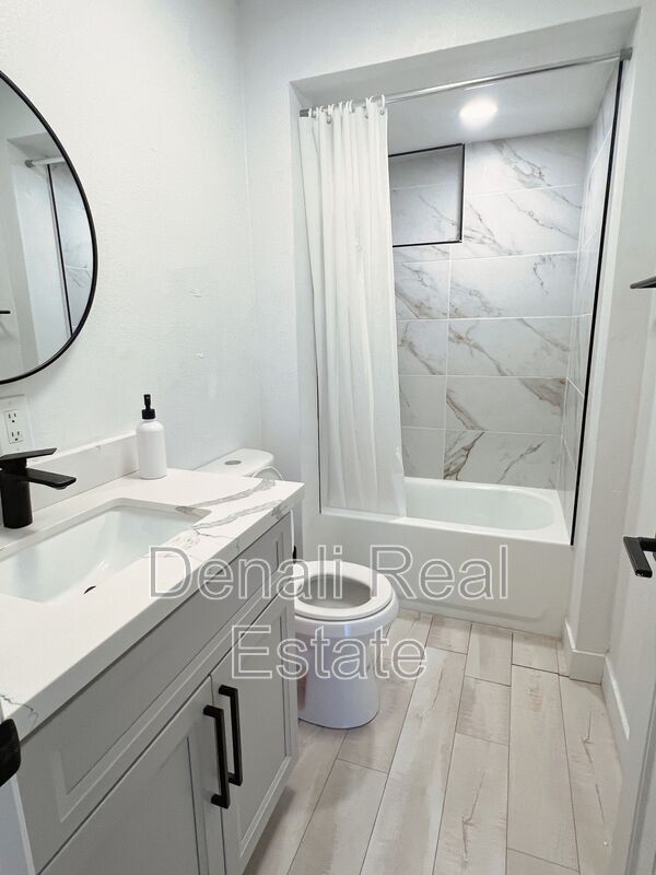 Building Photo - 1759 N Spring Cir