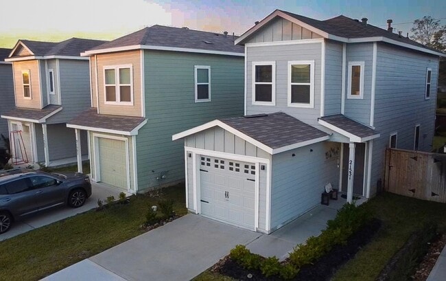 Building Photo - 21531 Carosella Dr