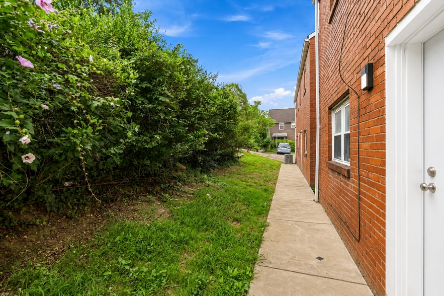 Building Photo - 8106 Westmoreland Ave