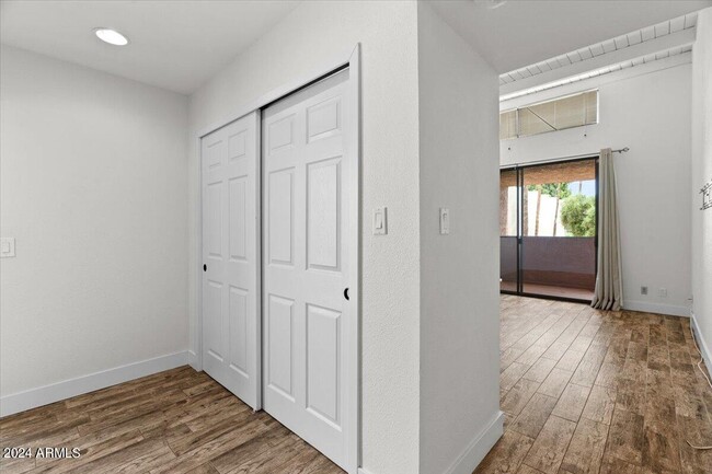 Building Photo - 7401 N Scottsdale Rd
