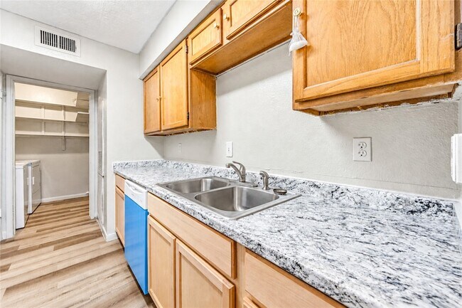 Building Photo - 6606 De Moss Dr