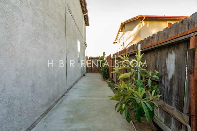 Building Photo - Charming 4 Bed, 2.5 Bath Home in Manteca, ...