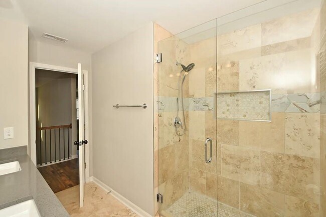 Building Photo - 208 Arrowwood Dr