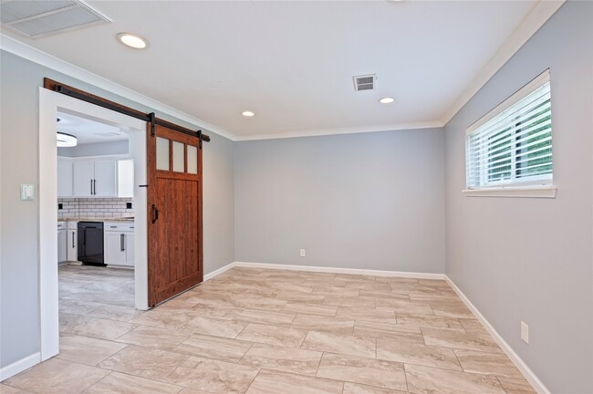 Building Photo - 4034 Shady Springs Dr