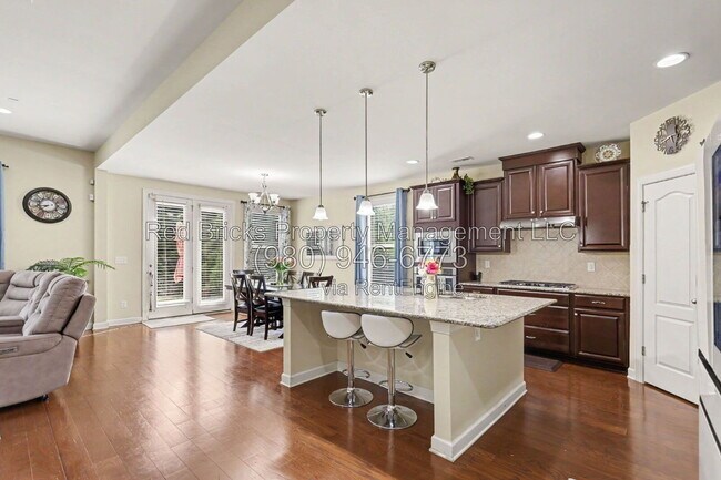 Building Photo - 747 Coralbell Way