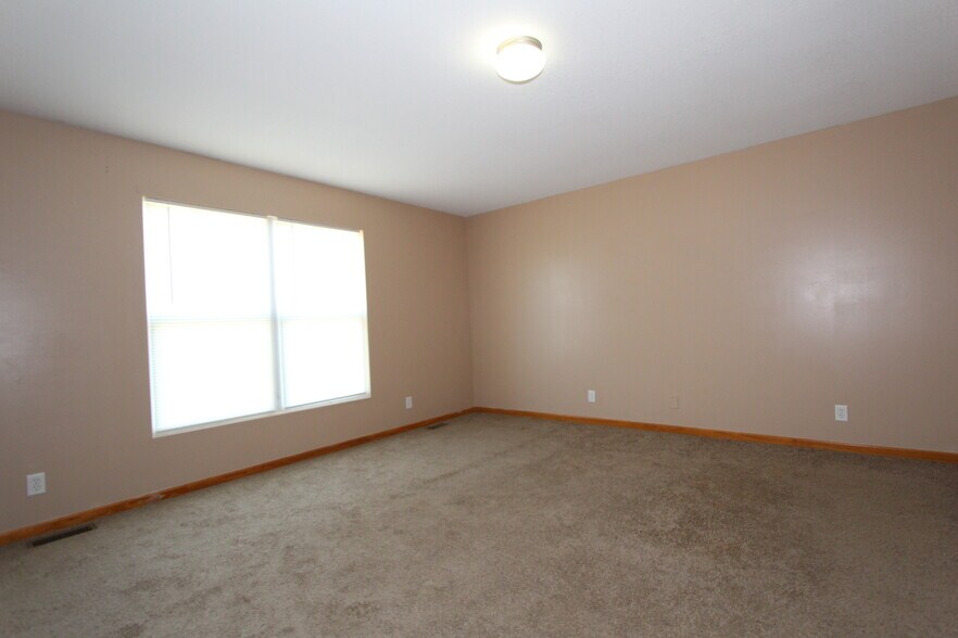 bedroom - 915 Jackalope Ct