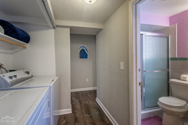 Building Photo - Charming Garden Level 2-Bedroom in Denver