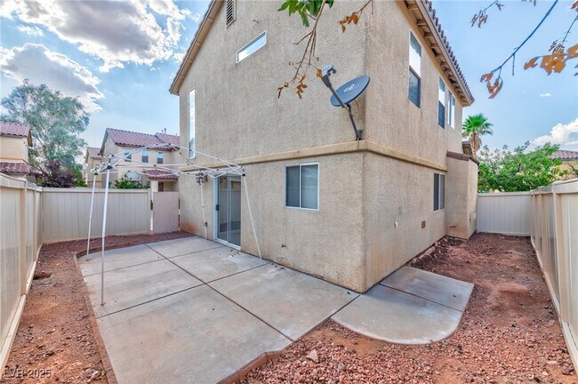Building Photo - 949 Medina De Leon Ave