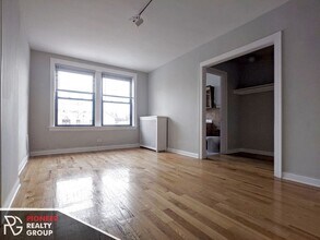 Building Photo - 739 W Belmont Ave
