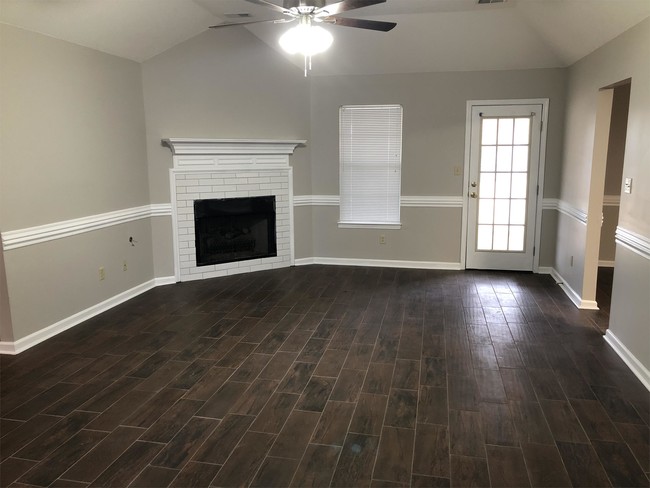 Building Photo - 2087 Kindlewood Dr