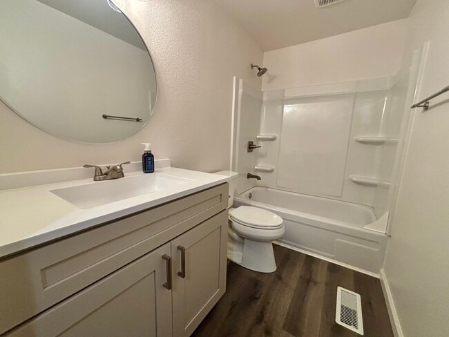 Building Photo - 4435 Fir Dr NE