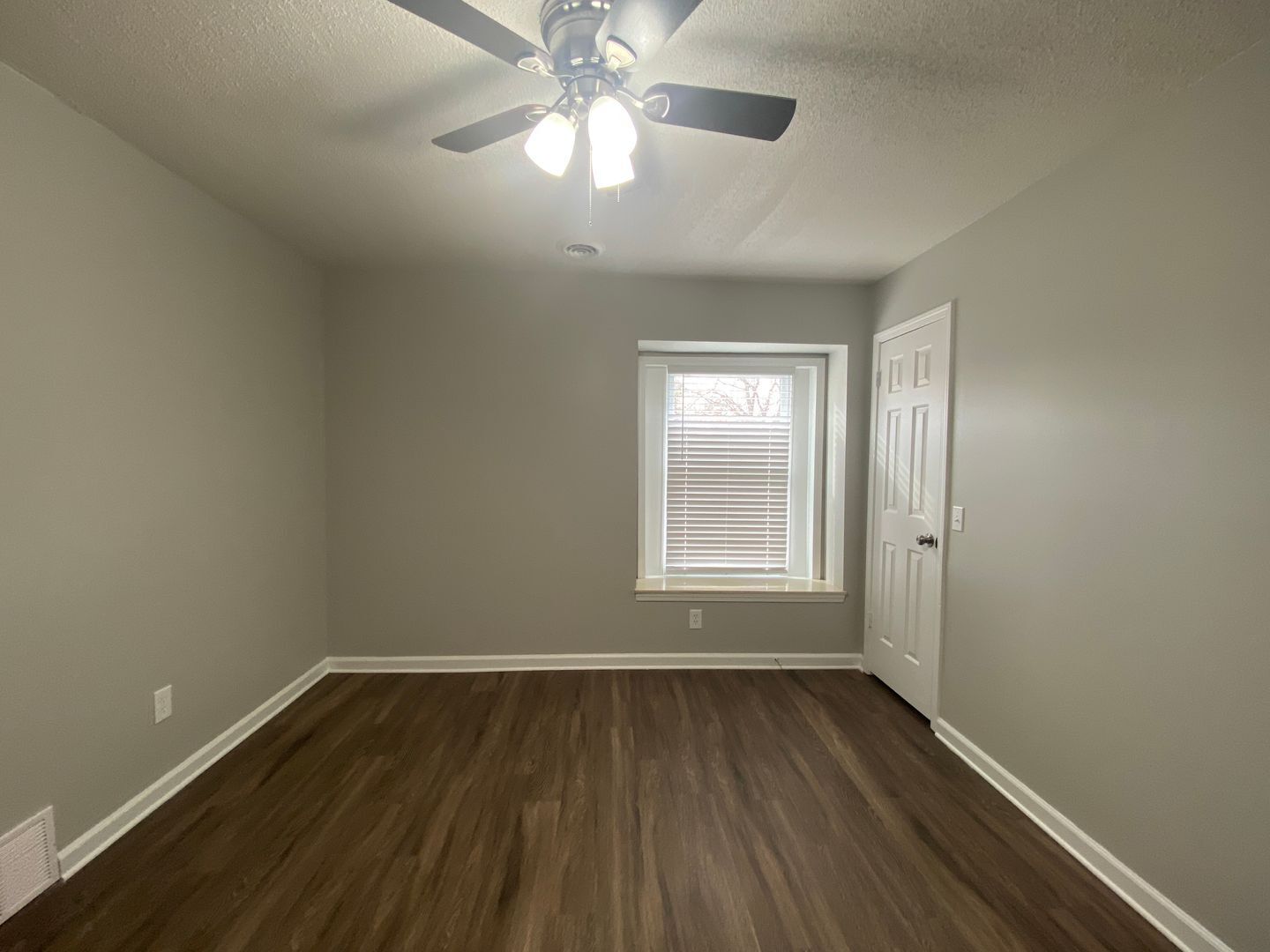 Building Photo - 4244 Chesapeake Way