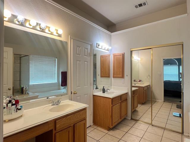 Building Photo - 5909 Vineyard Ln