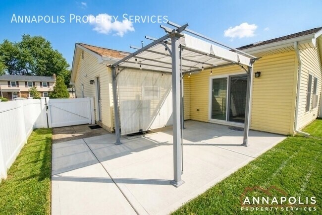 Building Photo - 1027 Springhill Way