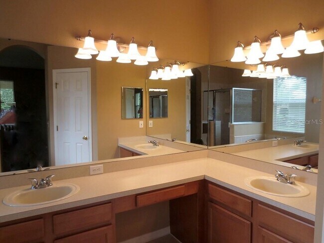 Building Photo - 11204 Avery Oaks Dr