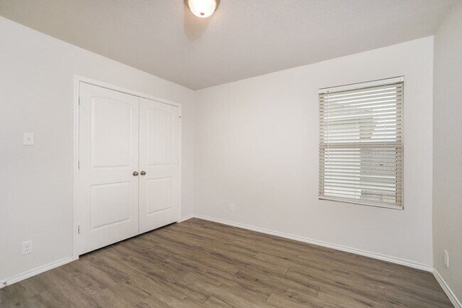 Building Photo - 9315 Evening Shade Ct