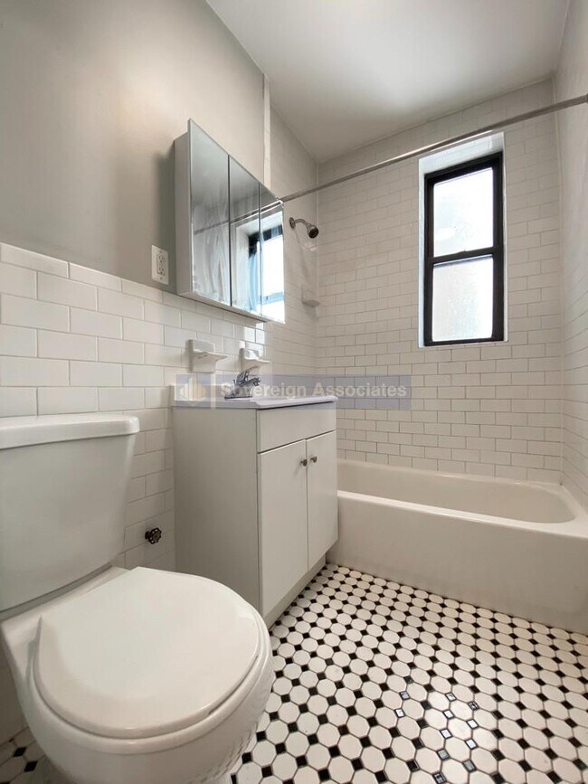 Building Photo - 213 Bennett Avenue