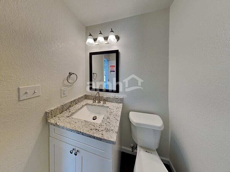 Building Photo - 11023 Vollmer Ln