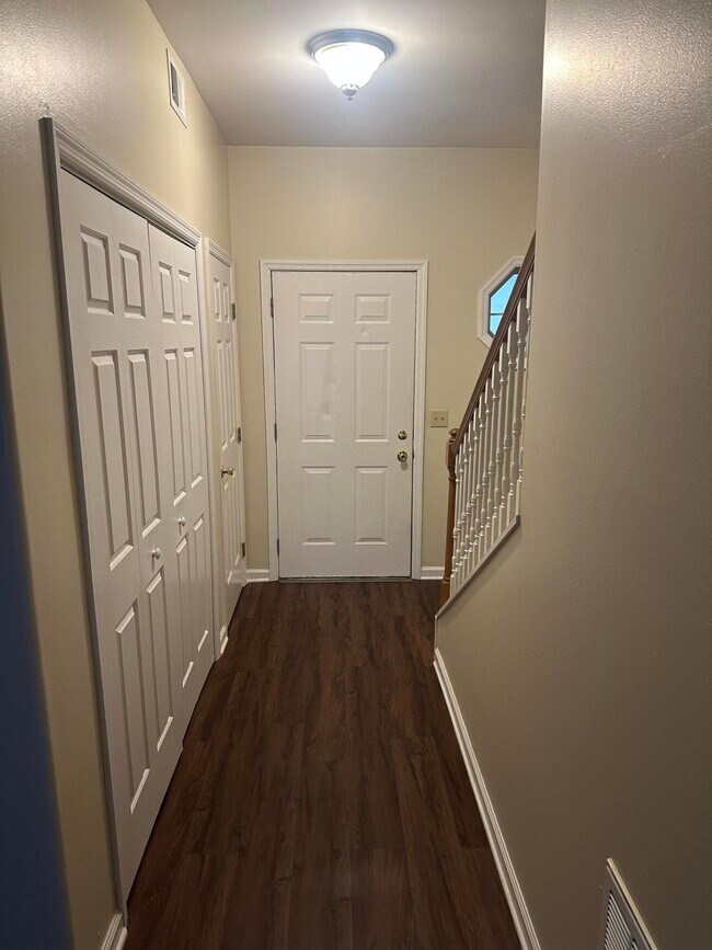 Building Photo - 2005 River Ridge Rd