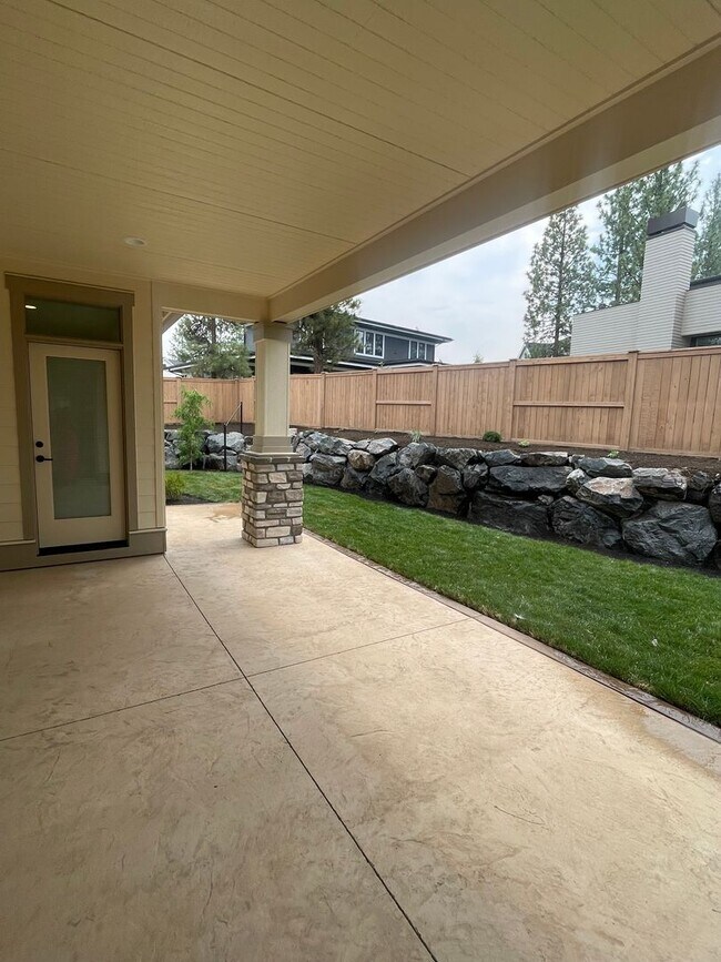 Building Photo - Newer Home in Shevlin West with Mountain V...