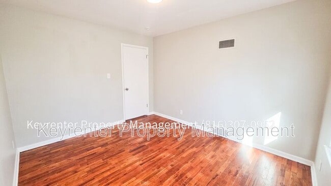 Building Photo - 3404 S Evanston Ave