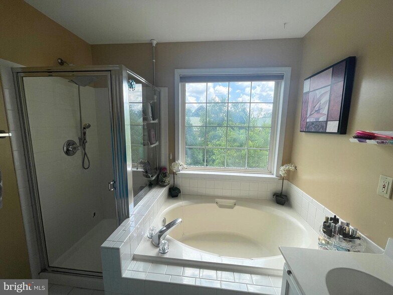 Building Photo - 47402 Darkhollow Falls Ter