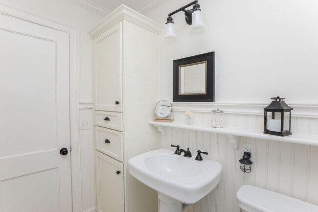 Building Photo - Beautiful Single Family Home in Willoughby Beach!!