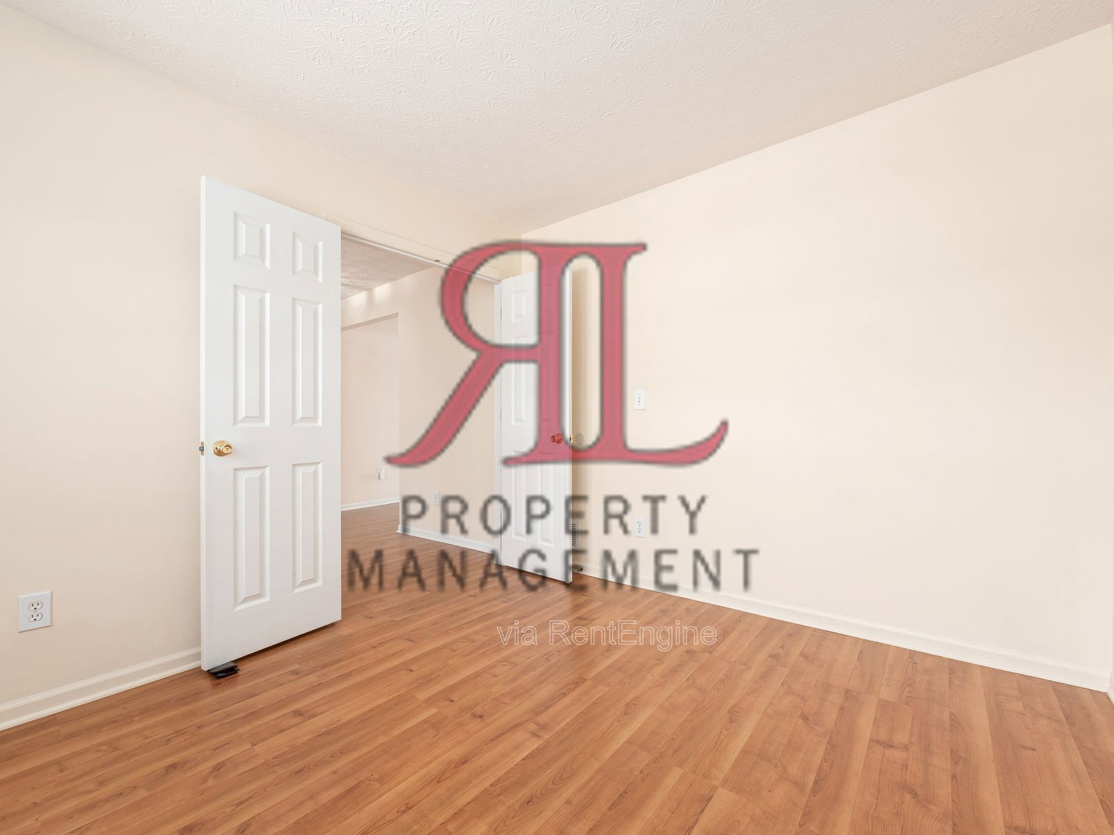 Building Photo - 5567 Hillbrook Dr