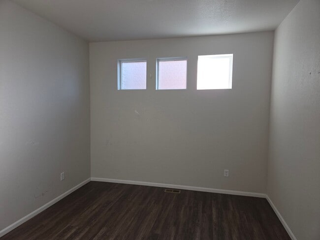 Building Photo - Modern Comfort in a Prime Location – 3 Bed / 2.5 Bath Home in Denver!