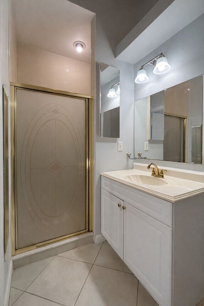 Building Photo - 3216 SW 7th Pl